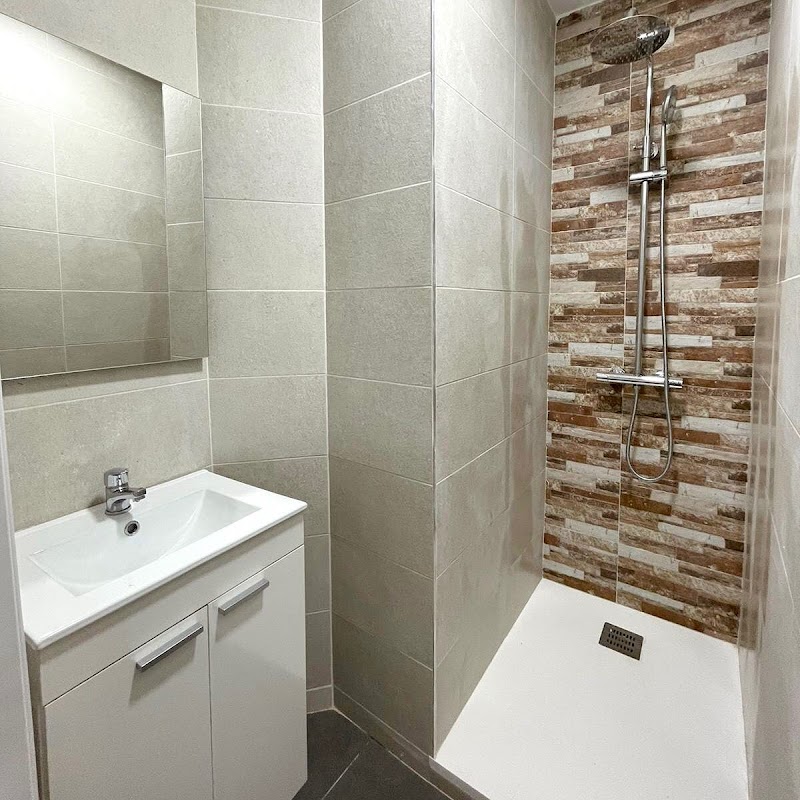 Equipo de Reformes Integrals Barcelona trabajando